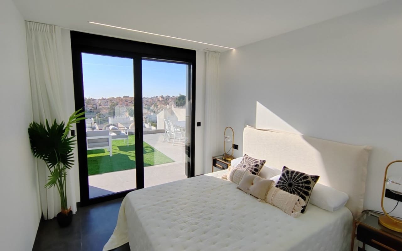 3 chambre Villa/Maison à vendre à Torrevieja avec piscine - 750 000 € (Ref: 9927842)