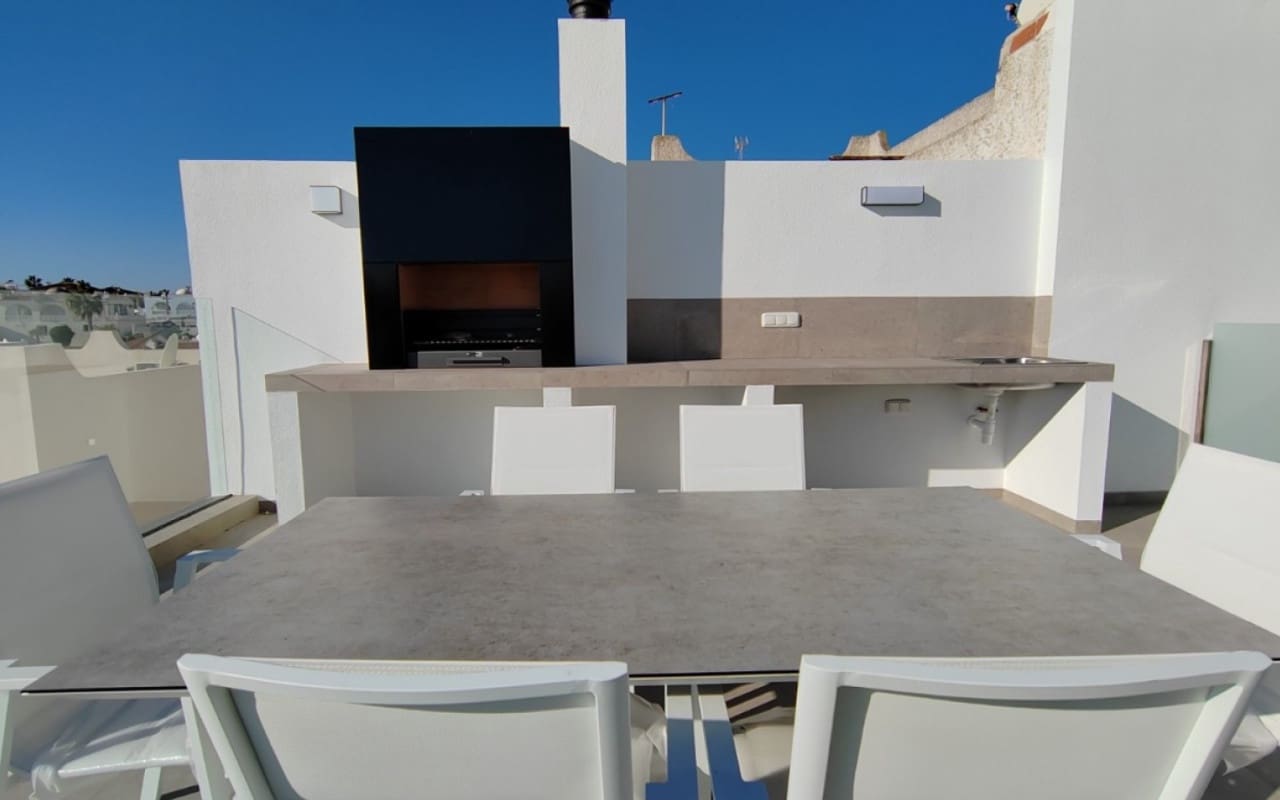 3 chambre Villa/Maison à vendre à Torrevieja avec piscine - 750 000 € (Ref: 9927842)