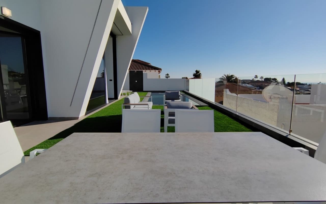 3 chambre Villa/Maison à vendre à Torrevieja avec piscine - 750 000 € (Ref: 9927842)