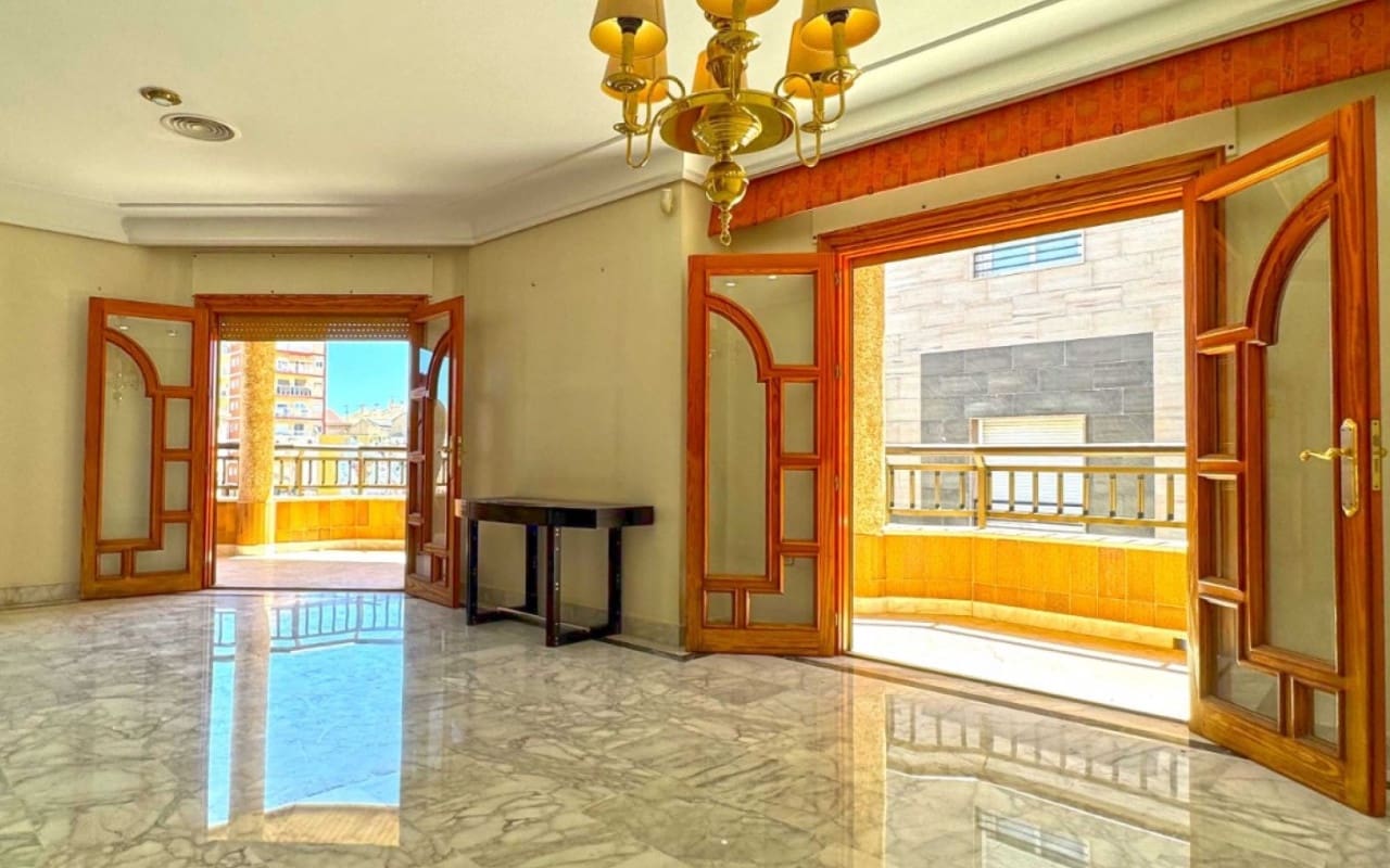 6 soveværelse Byhus til salg i San Pedro del Pinatar - € 415.000 (Ref: 9927843)