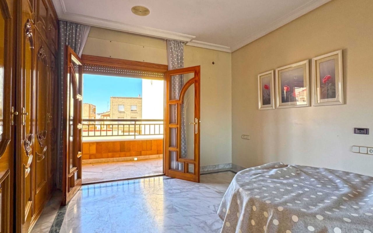 6 soveværelse Byhus til salg i San Pedro del Pinatar - € 415.000 (Ref: 9927843)