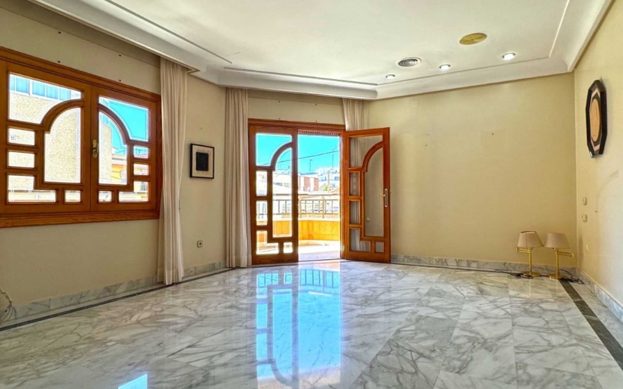 6 soveværelse Byhus til salg i San Pedro del Pinatar - € 415.000 (Ref: 9927843)