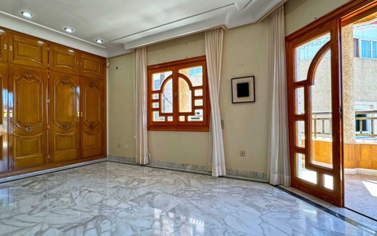 6 soveværelse Byhus til salg i San Pedro del Pinatar - € 415.000 (Ref: 9927843)
