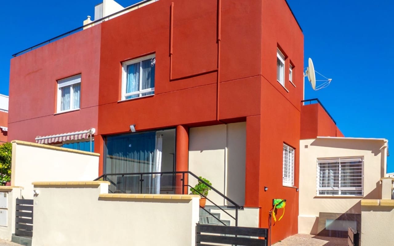 3 Zimmer Haus zu verkaufen in Villamartin mit Pool - 288.000 € (Ref: 9927845)