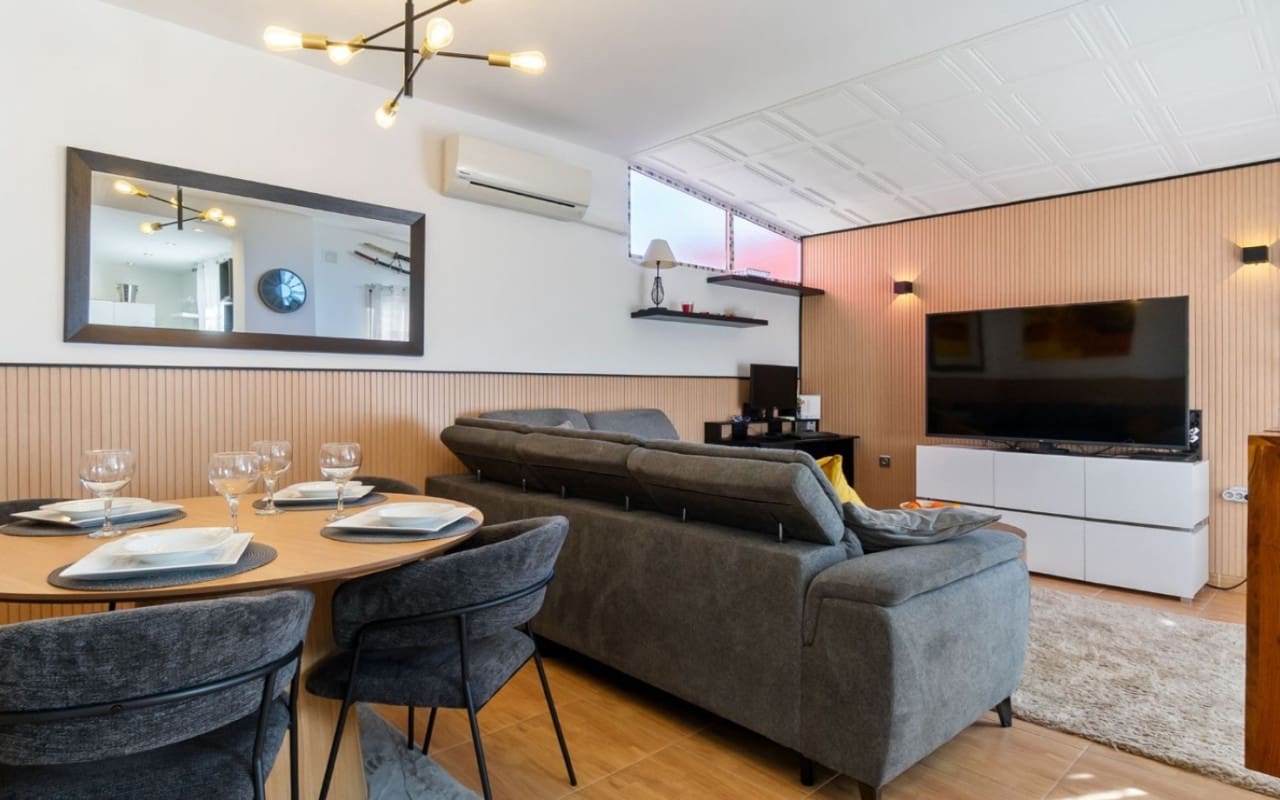 3 Zimmer Haus zu verkaufen in Villamartin mit Pool - 288.000 € (Ref: 9927845)