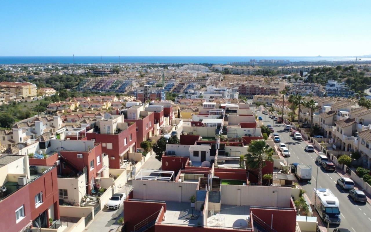 3 Zimmer Haus zu verkaufen in Villamartin mit Pool - 288.000 € (Ref: 9927845)