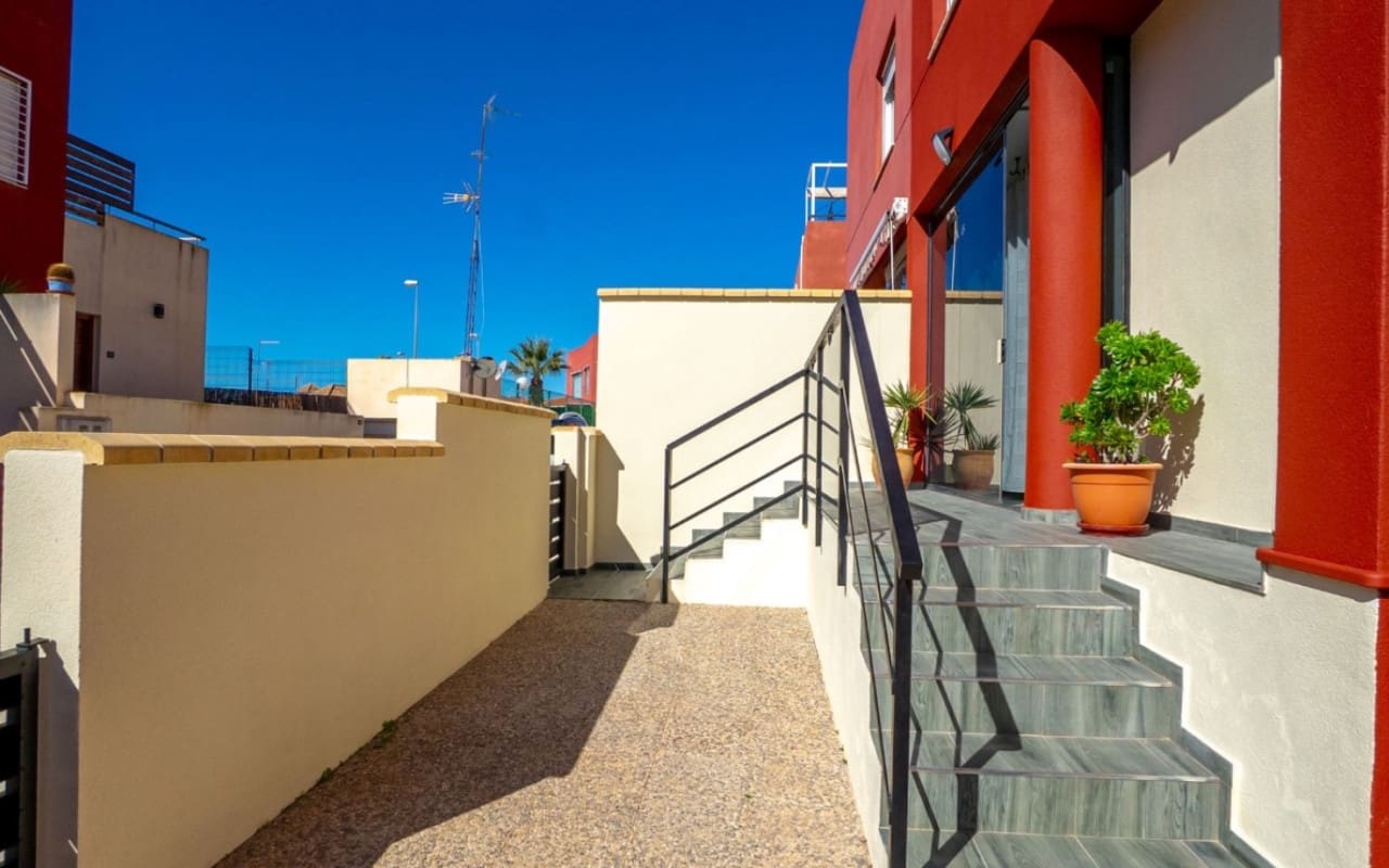 3 Zimmer Haus zu verkaufen in Villamartin mit Pool - 288.000 € (Ref: 9927845)