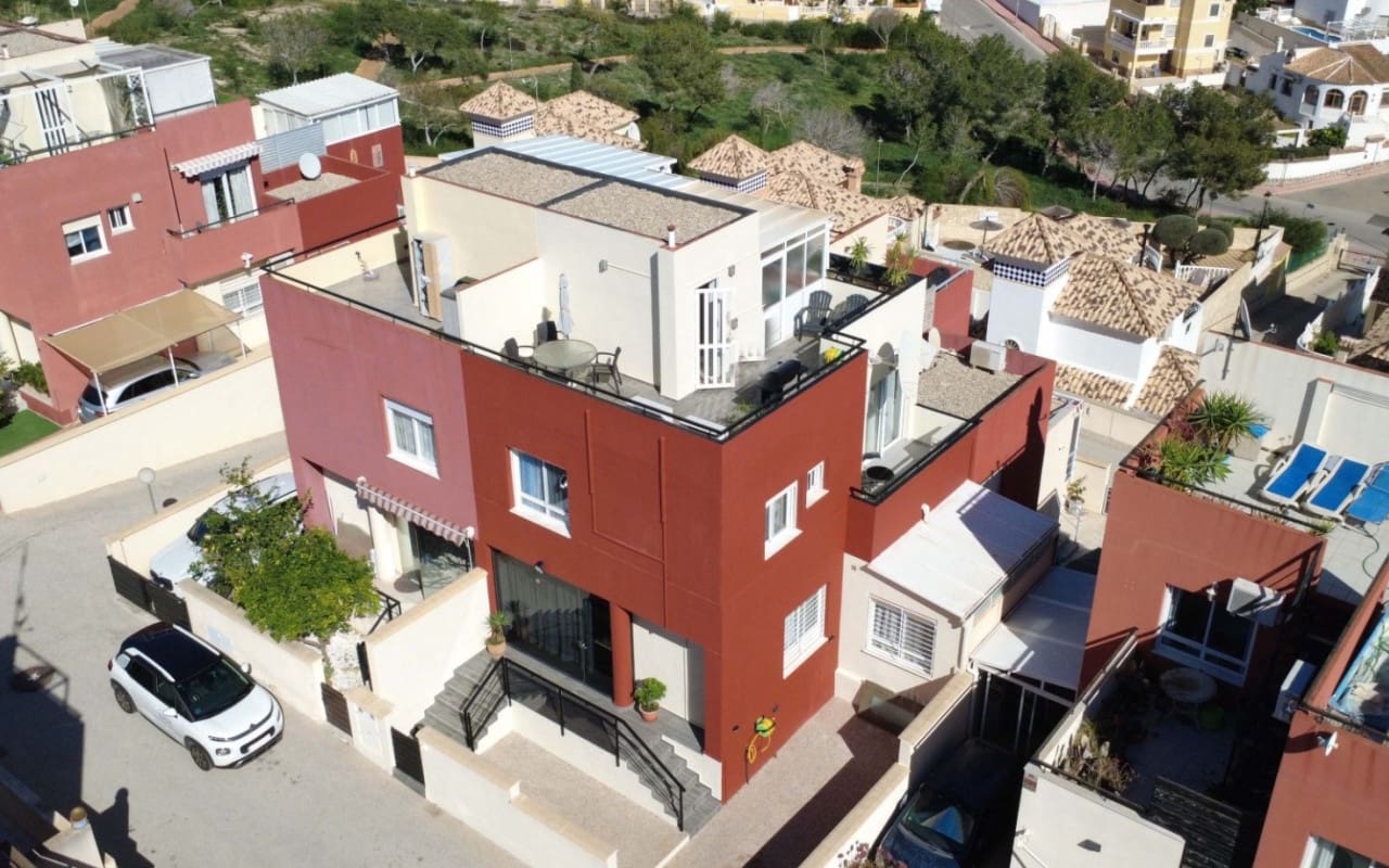 3 Zimmer Haus zu verkaufen in Villamartin mit Pool - 288.000 € (Ref: 9927845)
