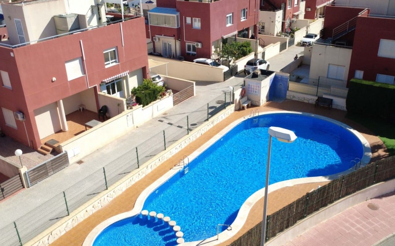 3 Zimmer Haus zu verkaufen in Villamartin mit Pool - 288.000 € (Ref: 9927845)
