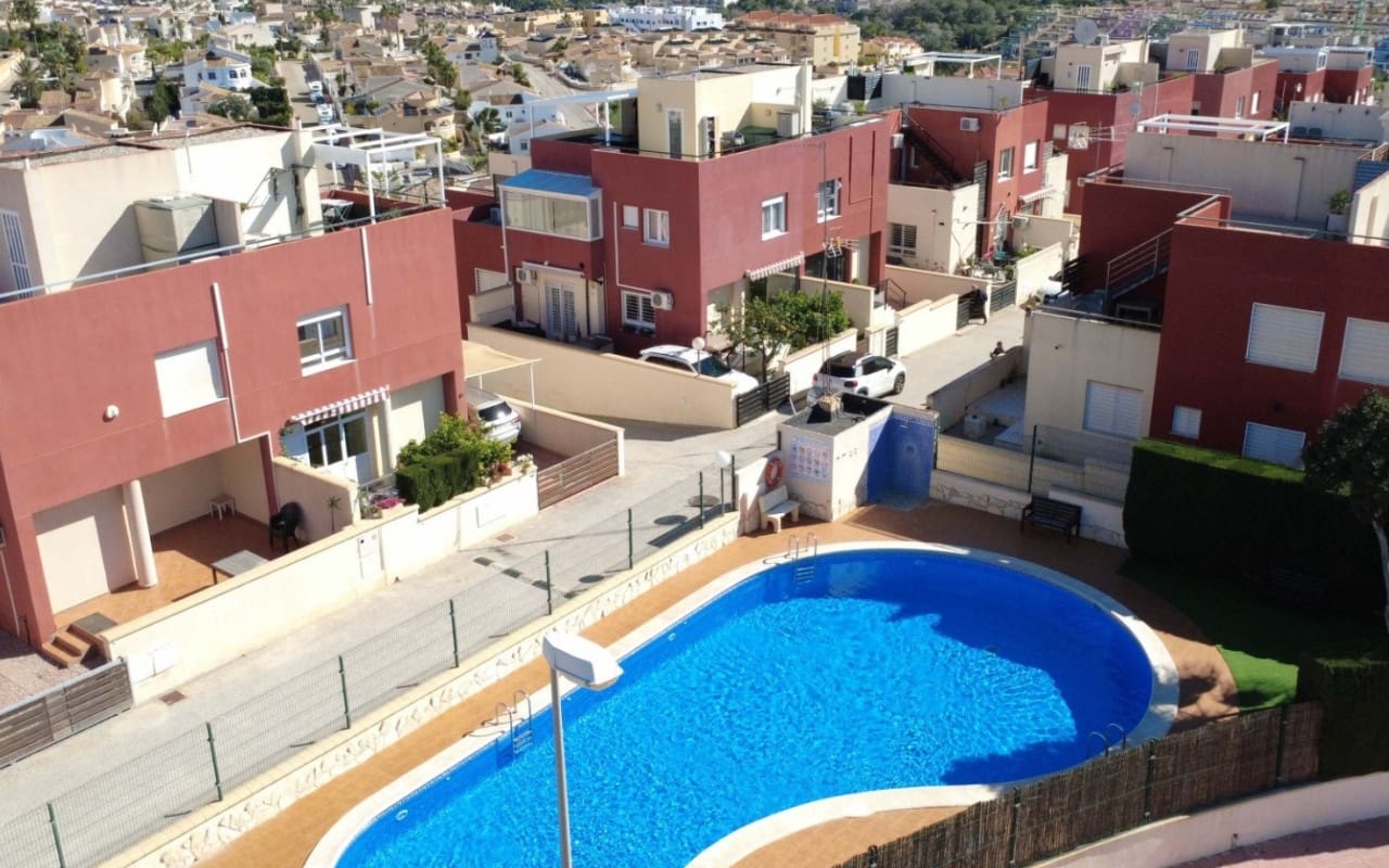 3 Zimmer Haus zu verkaufen in Villamartin mit Pool - 288.000 € (Ref: 9927845)