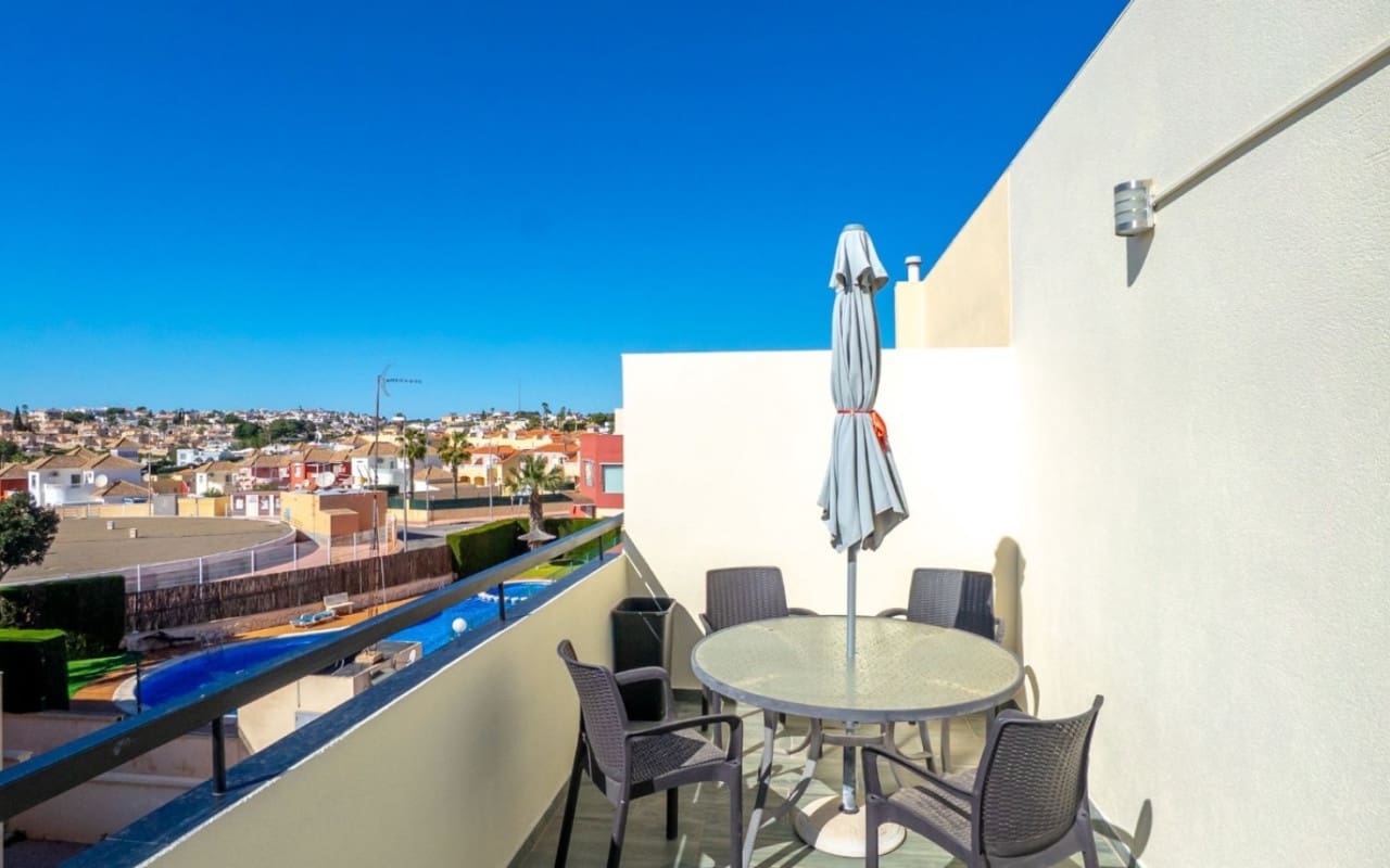 3 Zimmer Haus zu verkaufen in Villamartin mit Pool - 288.000 € (Ref: 9927845)