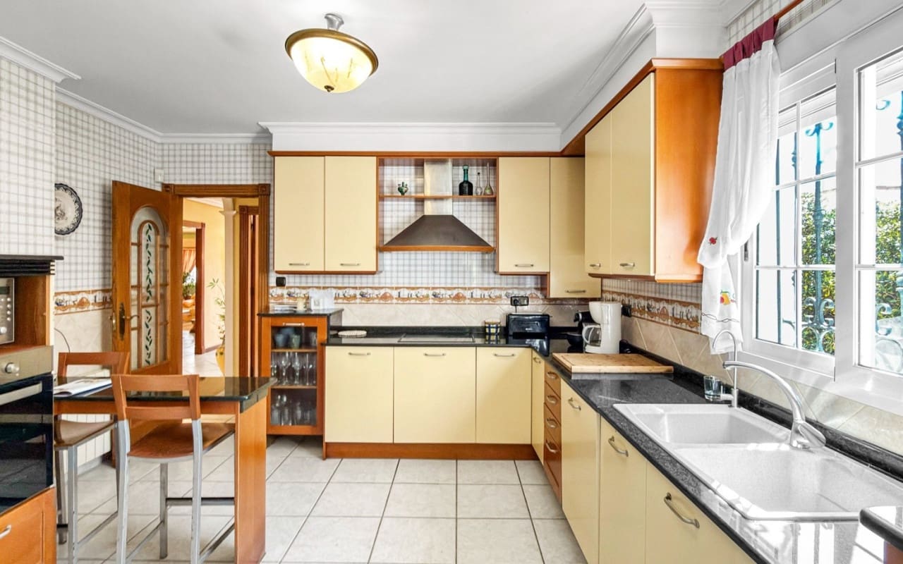 5 bedroom Villa for sale in La Mata with pool - € 950,000 (Ref: 9927846)