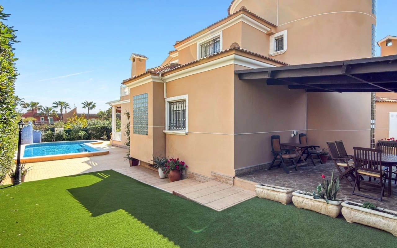 5 bedroom Villa for sale in La Mata with pool - € 950,000 (Ref: 9927846)