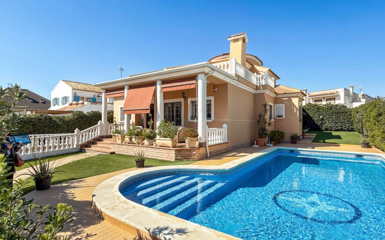 5 bedroom Villa for sale in La Mata with pool - € 950,000 (Ref: 9927846)