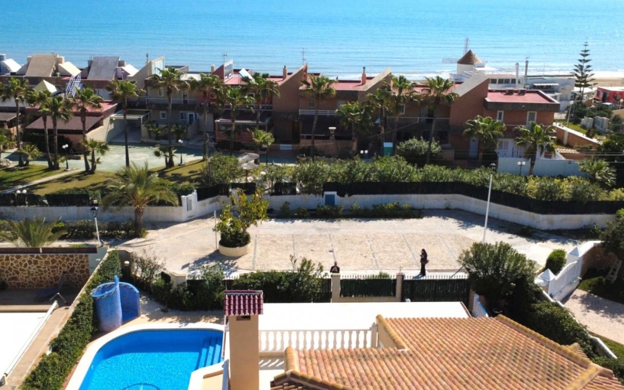 5 bedroom Villa for sale in La Mata with pool - € 950,000 (Ref: 9927846)