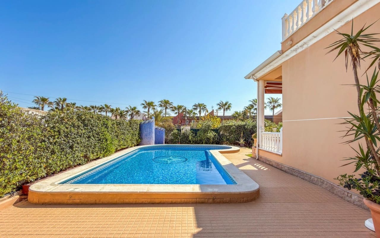 5 bedroom Villa for sale in La Mata with pool - € 950,000 (Ref: 9927846)