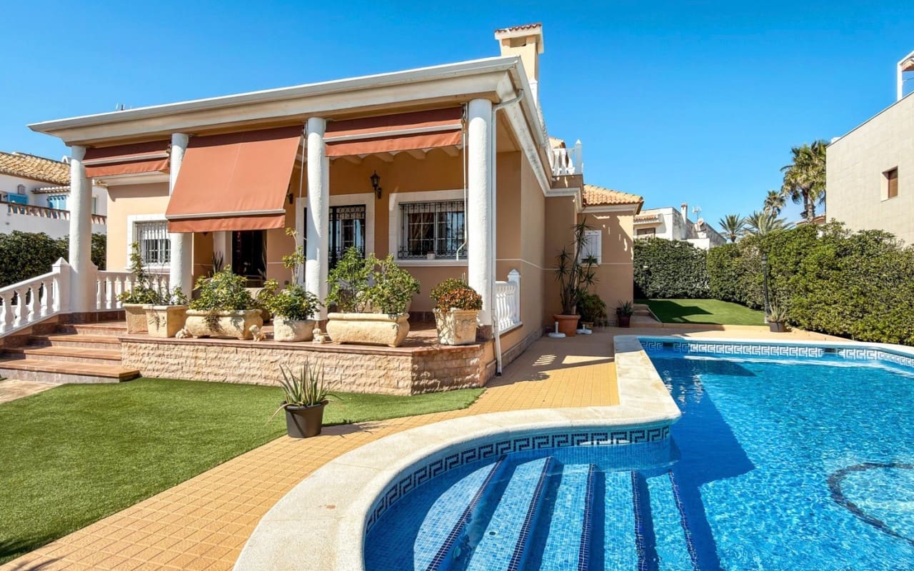 5 bedroom Villa for sale in La Mata with pool - € 950,000 (Ref: 9927846)
