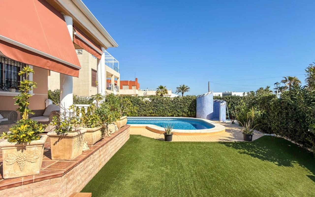 5 bedroom Villa for sale in La Mata with pool - € 950,000 (Ref: 9927846)