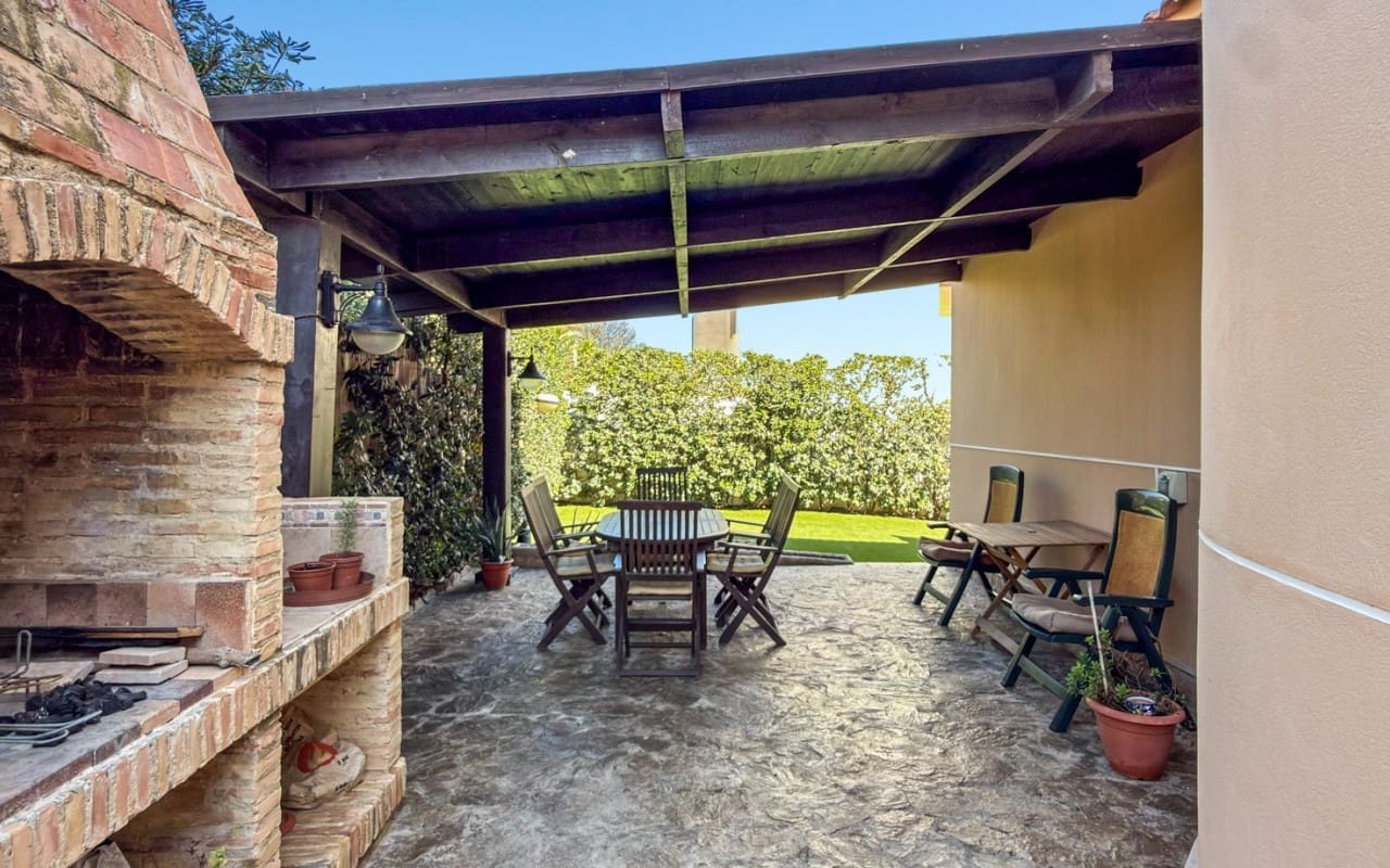 5 bedroom Villa for sale in La Mata with pool - € 950,000 (Ref: 9927846)