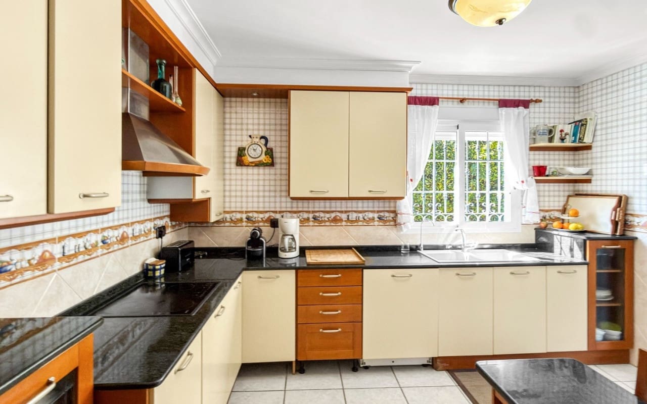 5 bedroom Villa for sale in La Mata with pool - € 950,000 (Ref: 9927846)