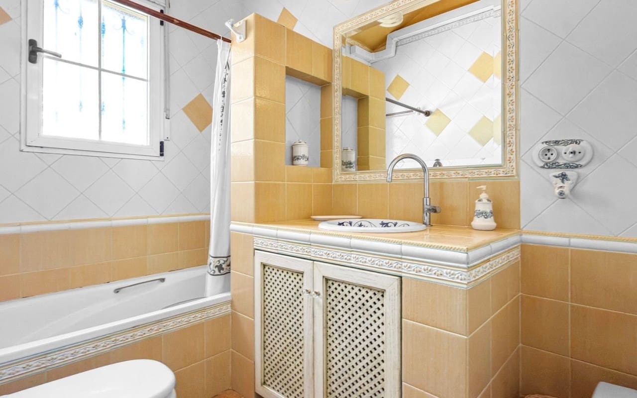5 bedroom Villa for sale in La Mata with pool - € 950,000 (Ref: 9927846)