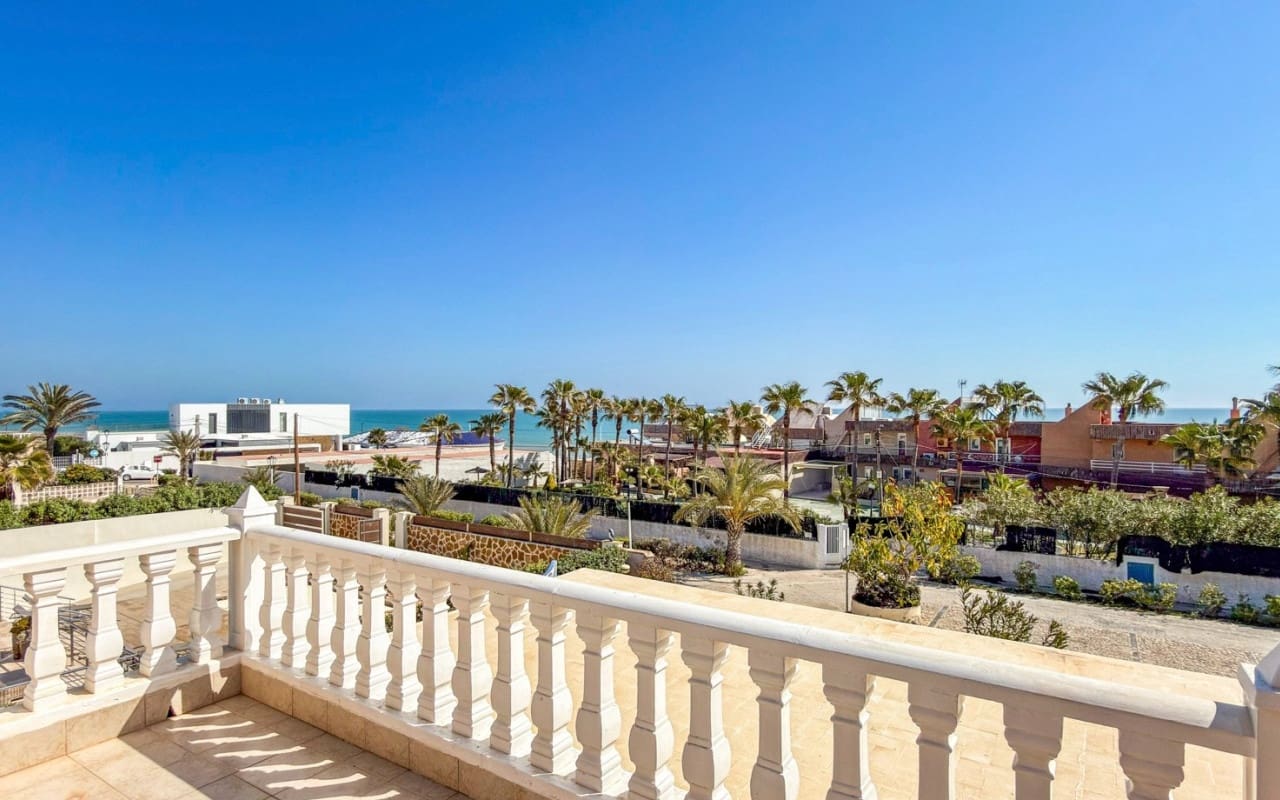 5 bedroom Villa for sale in La Mata with pool - € 950,000 (Ref: 9927846)