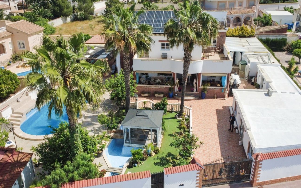 Chalet de 7 habitaciones en Ciudad Quesada en venta con piscina - 1.299.000 € (Ref: 9927849)