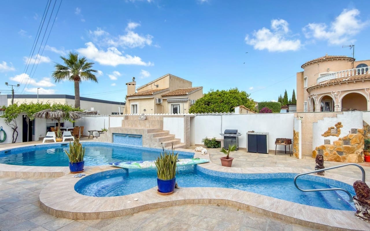 Chalet de 7 habitaciones en Ciudad Quesada en venta con piscina - 1.299.000 € (Ref: 9927849)