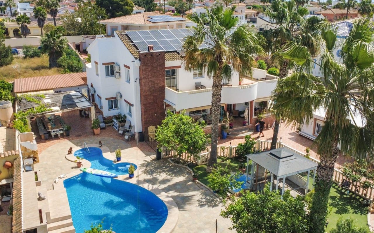 Chalet de 7 habitaciones en Ciudad Quesada en venta con piscina - 1.299.000 € (Ref: 9927849)