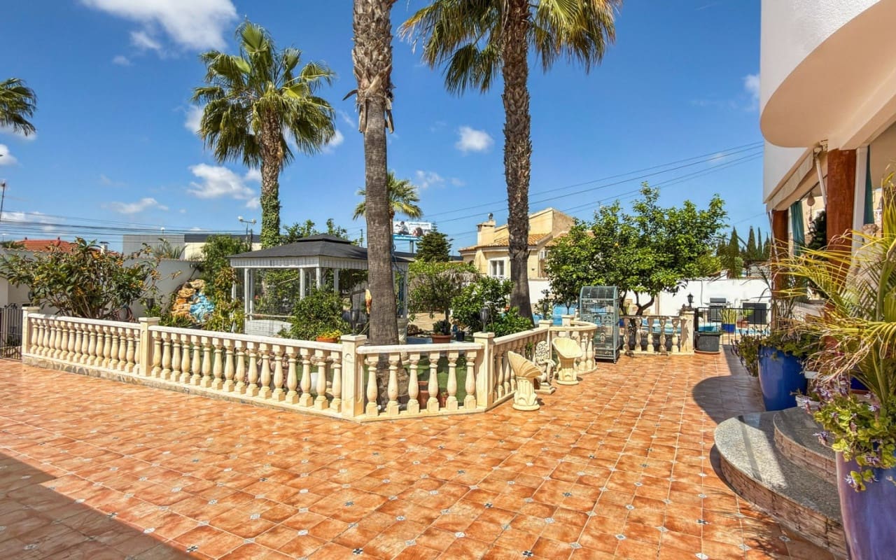 Chalet de 7 habitaciones en Ciudad Quesada en venta con piscina - 1.299.000 € (Ref: 9927849)