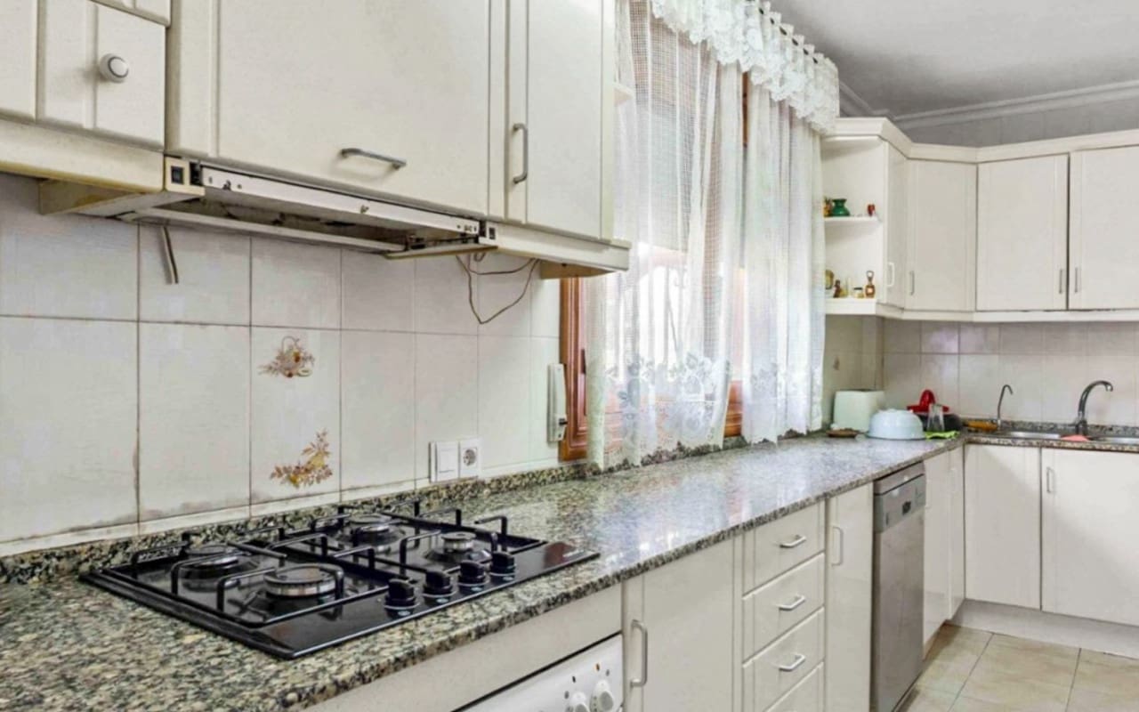 8 chambre Villa/Maison à vendre à Torrevieja avec piscine - 550 000 € (Ref: 9927851)