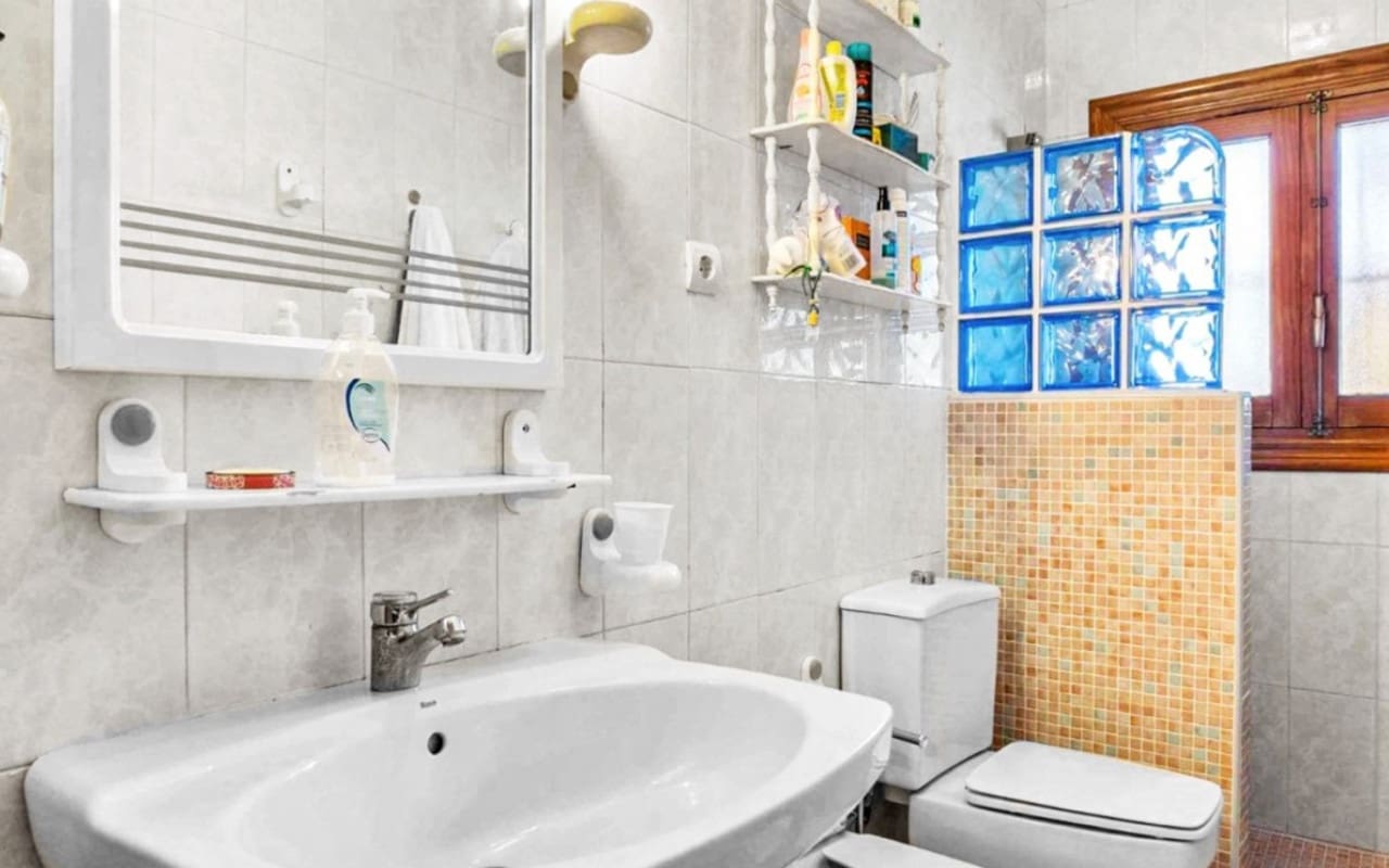 8 chambre Villa/Maison à vendre à Torrevieja avec piscine - 550 000 € (Ref: 9927851)