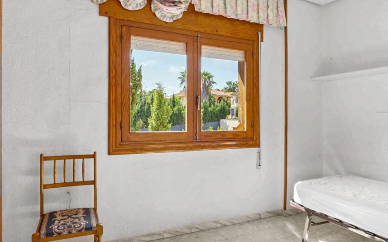 8 chambre Villa/Maison à vendre à Torrevieja avec piscine - 550 000 € (Ref: 9927851)