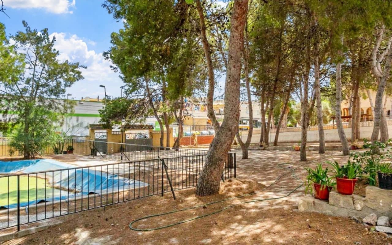 8 chambre Villa/Maison à vendre à Torrevieja avec piscine - 550 000 € (Ref: 9927851)