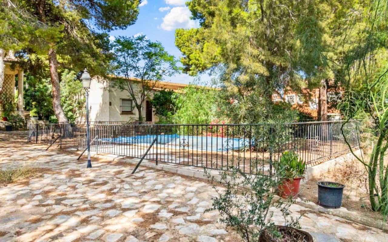 8 chambre Villa/Maison à vendre à Torrevieja avec piscine - 550 000 € (Ref: 9927851)