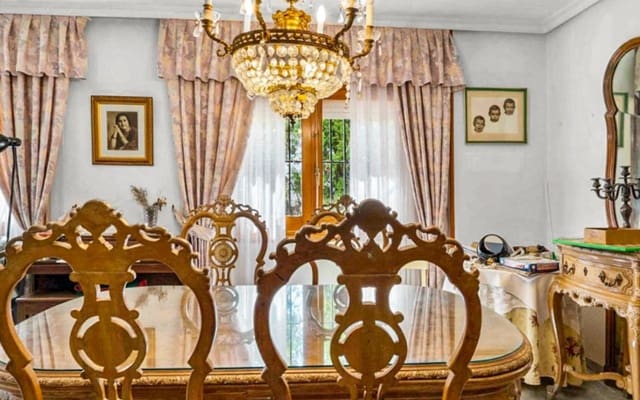 8 chambre Villa/Maison à vendre à Los Balcones - Los Altos, Torrevieja avec piscine - 550 000 € (Ref: 9927851)