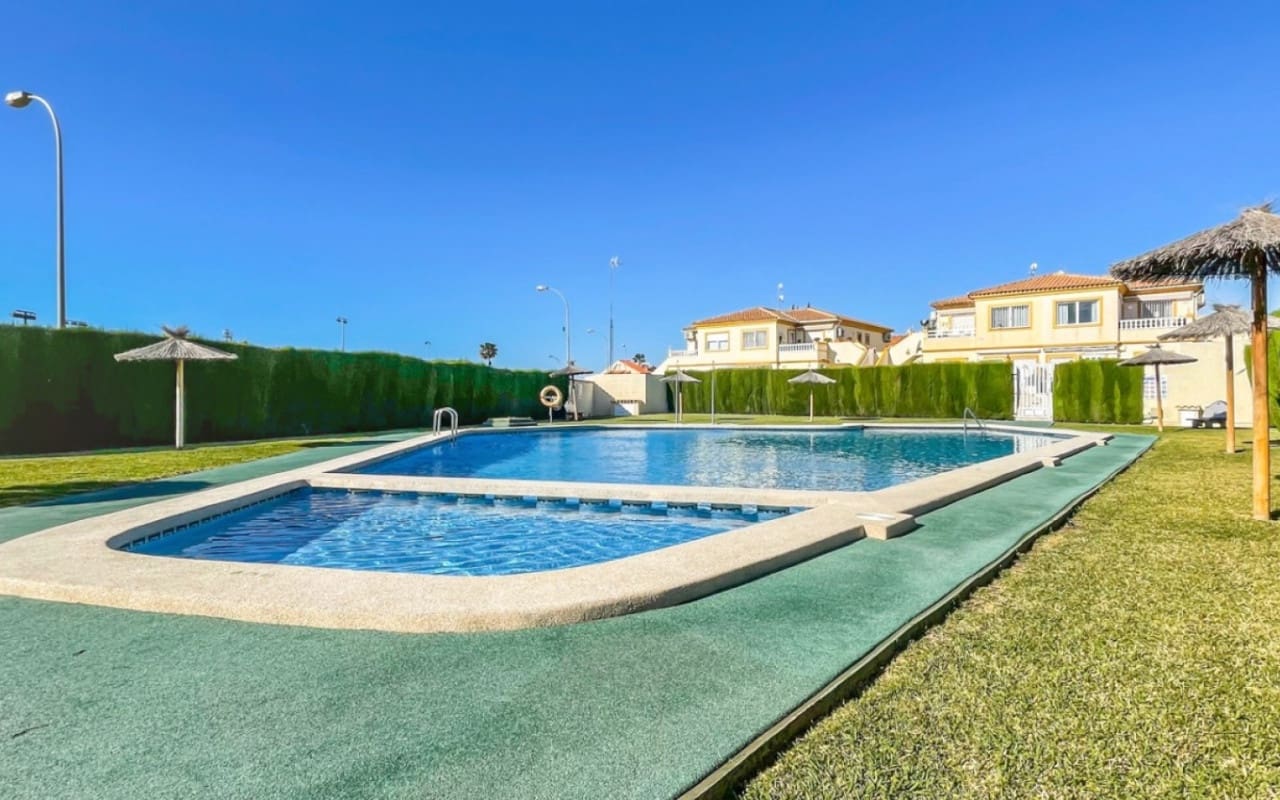 2 slaapkamer Huis te koop in Playa Flamenca met zwembad - € 176.900 (Ref: 9927852)
