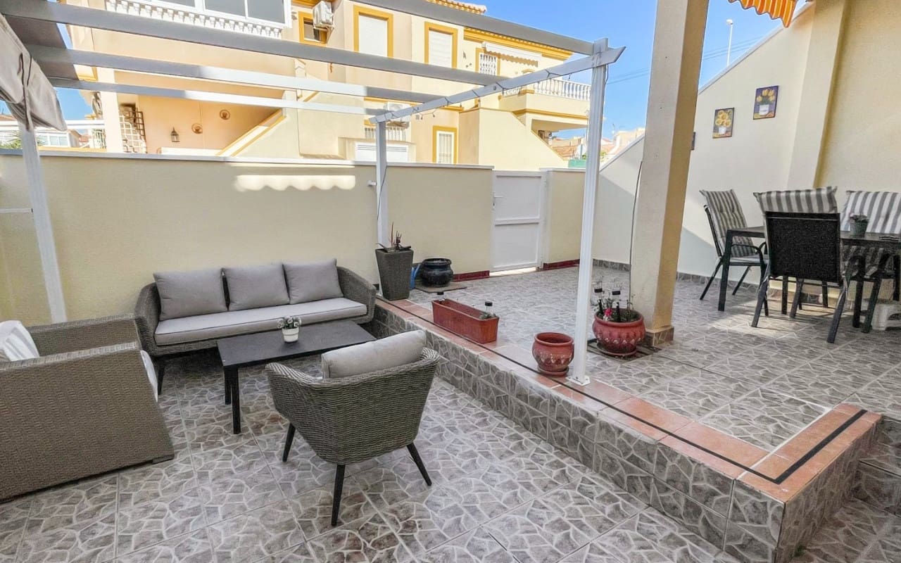2 slaapkamer Huis te koop in Playa Flamenca met zwembad - € 176.900 (Ref: 9927852)