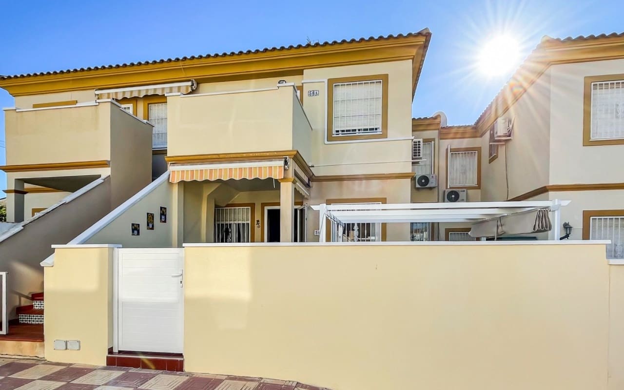 2 slaapkamer Huis te koop in Playa Flamenca met zwembad - € 176.900 (Ref: 9927852)
