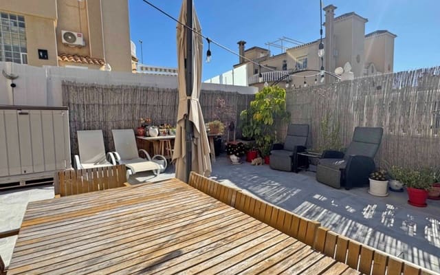 2 soveværelse Byhus til salg i Villamartin, Orihuela med swimmingpool - € 269.000 (Ref: 9927855)