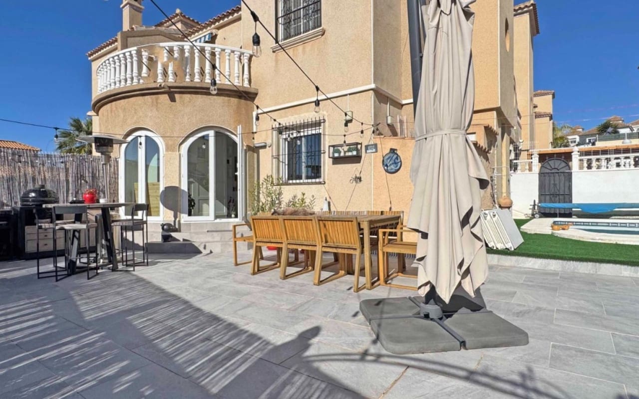 2 soveværelse Byhus til salg i Villamartin med swimmingpool - € 269.000 (Ref: 9927855)