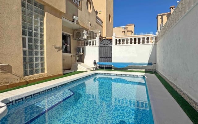 2 soveværelse Byhus til salg i Villamartin, Orihuela med swimmingpool - € 269.000 (Ref: 9927855)