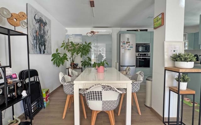 2 soveværelse Byhus til salg i Villamartin, Orihuela med swimmingpool - € 269.000 (Ref: 9927855)