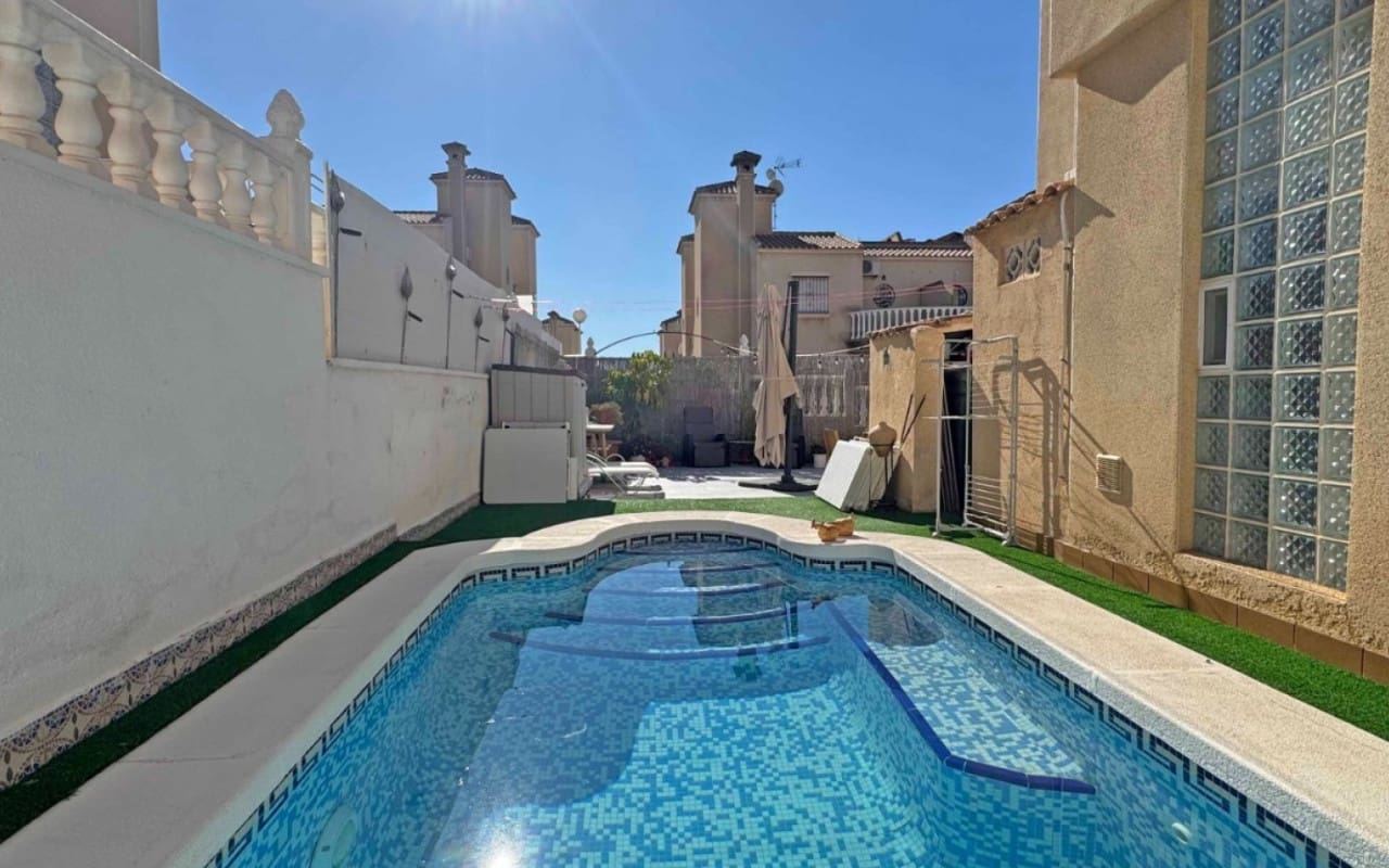 2 soveværelse Byhus til salg i Villamartin med swimmingpool - € 269.000 (Ref: 9927855)