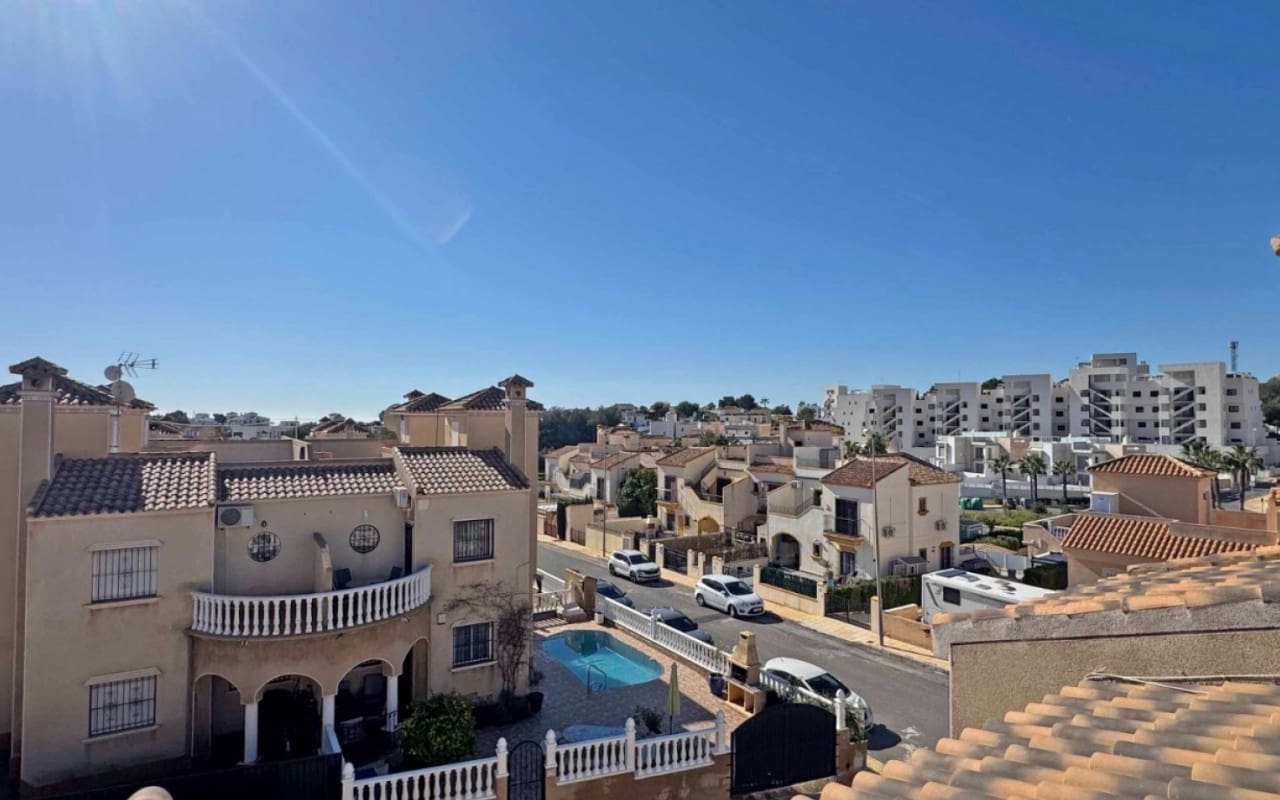 2 soveværelse Byhus til salg i Villamartin med swimmingpool - € 269.000 (Ref: 9927855)