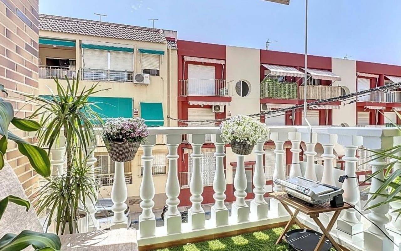 2 bedroom Apartment for sale in Los Cuarteros with pool - € 257,000 (Ref: 9927857)