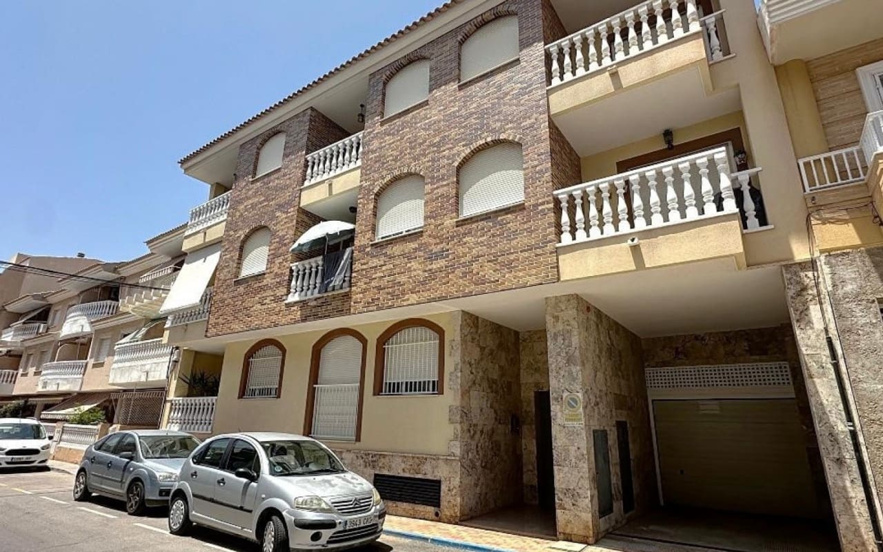 2 bedroom Apartment for sale in Los Cuarteros with pool - € 257,000 (Ref: 9927857)