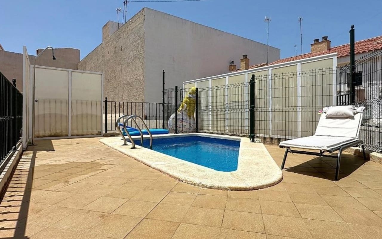 2 bedroom Apartment for sale in Los Cuarteros with pool - € 257,000 (Ref: 9927857)