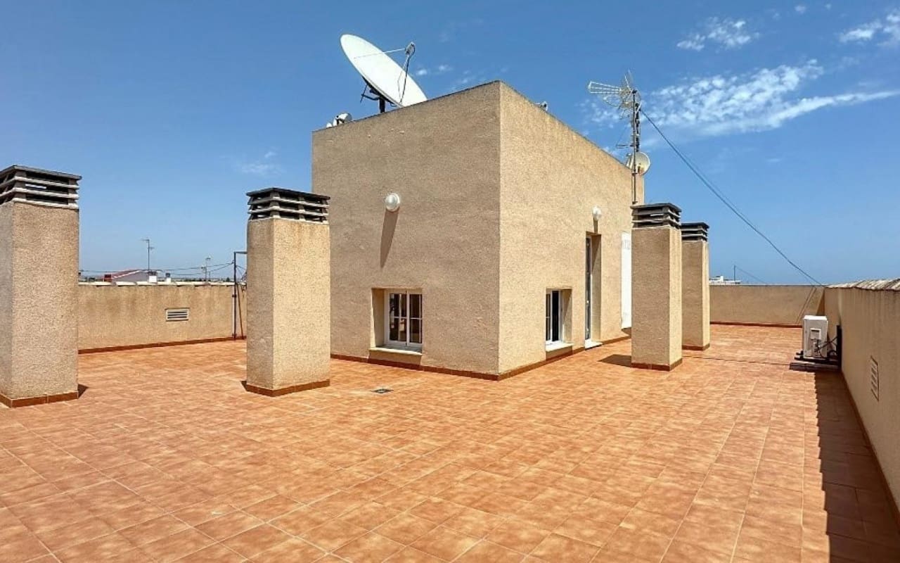 2 bedroom Apartment for sale in Los Cuarteros with pool - € 257,000 (Ref: 9927857)