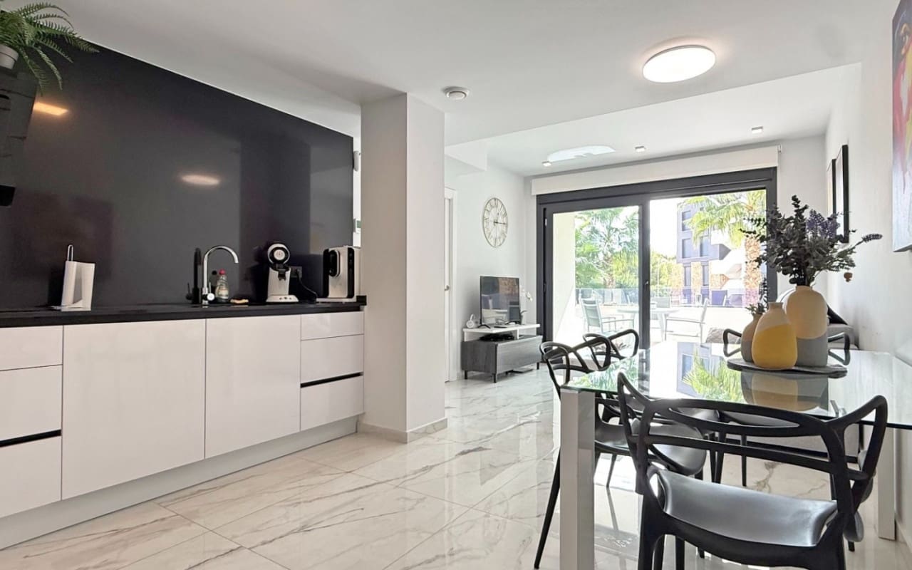 2 soverom Leilighet til salgs i Los Altos med svømmebasseng - € 249 000 (Ref: 9927860)